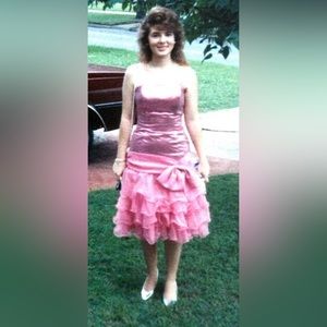 1989 Prom Dress! Pink shimmer, knee length.